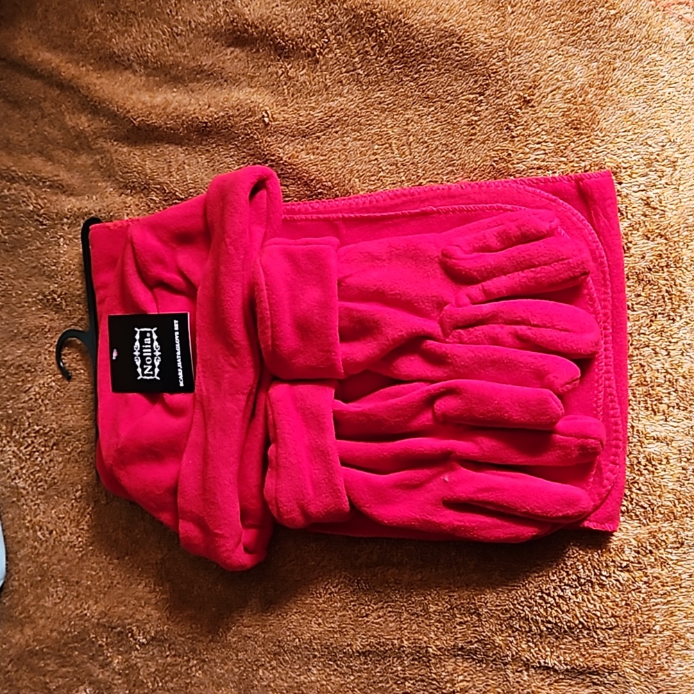 NWT HAT,SCARF & GLOVE SET RED